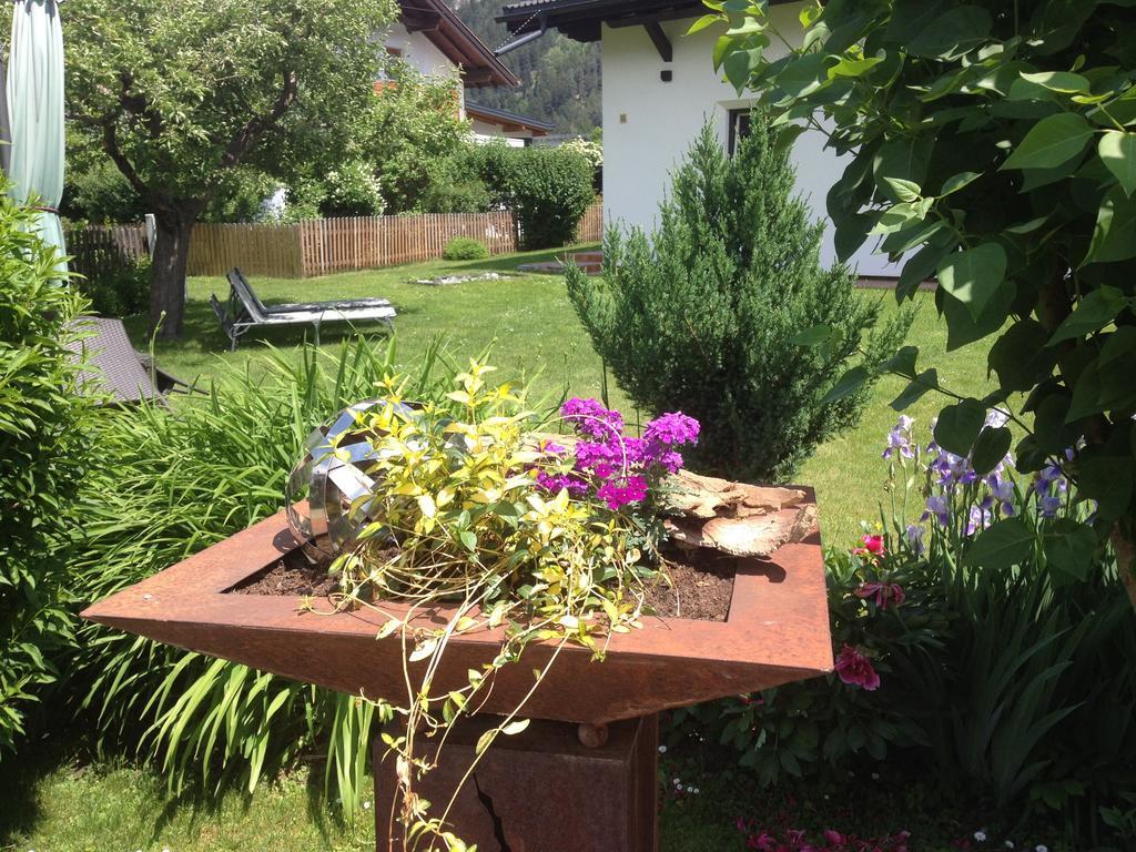 Active Apart Central Ried im Oberinntal Exterior foto