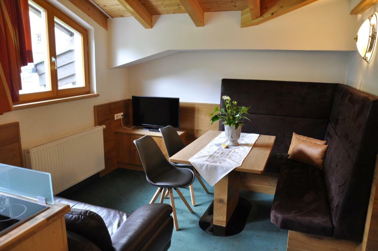 Active Apart Central Ried im Oberinntal Exterior foto